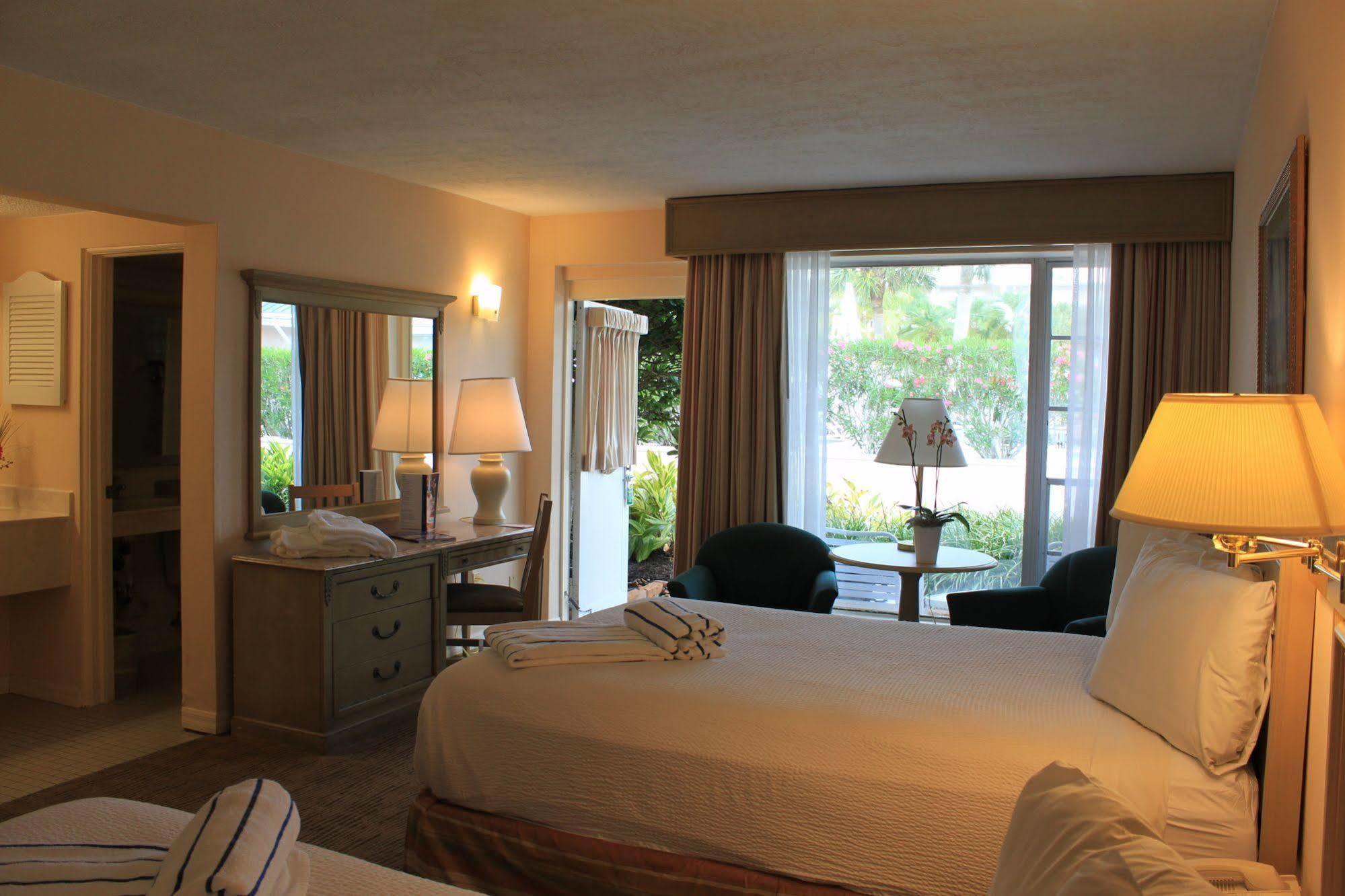 Sandcastle Resort At Lido Beach Sarasota Bagian luar foto