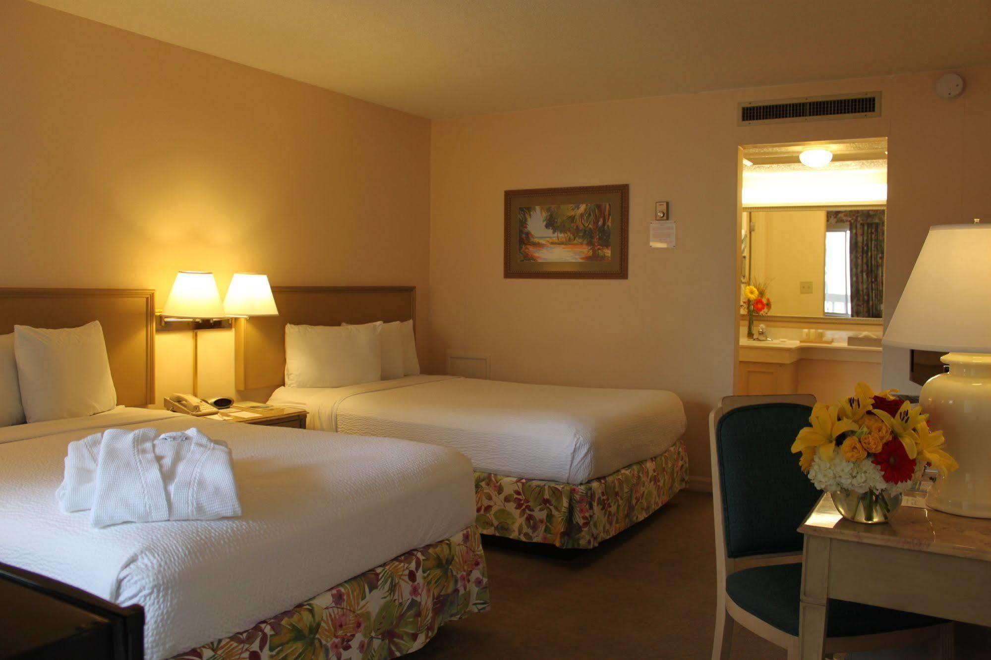 Sandcastle Resort At Lido Beach Sarasota Bagian luar foto